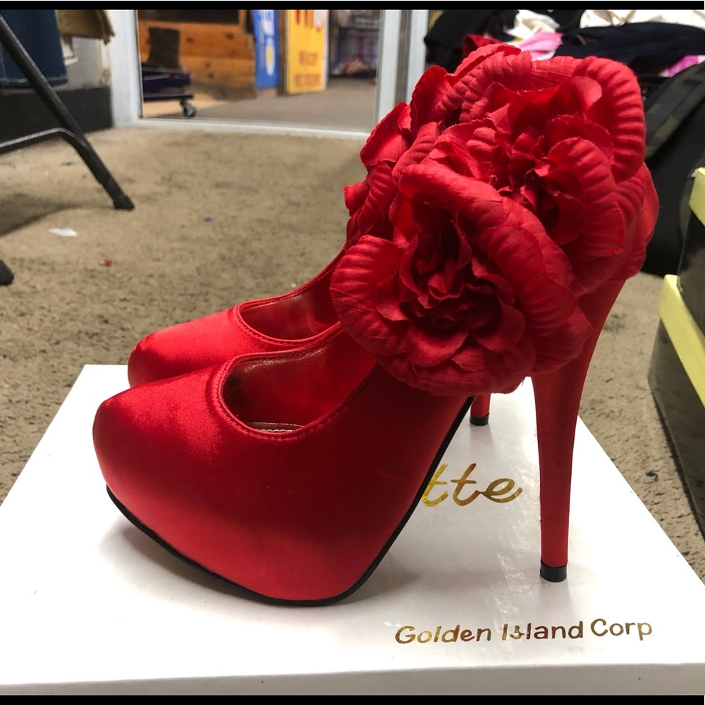 🆕✨ Red Platform Pumps